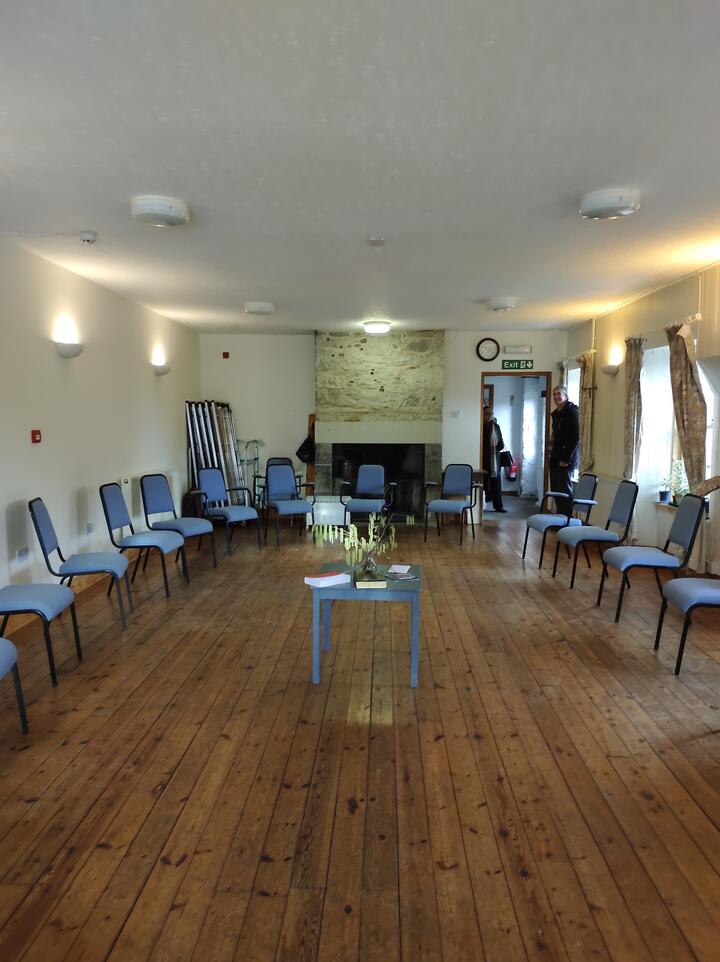 Photo of large meeting room at Kelso Quaker Meeting House Photo of large meeting room